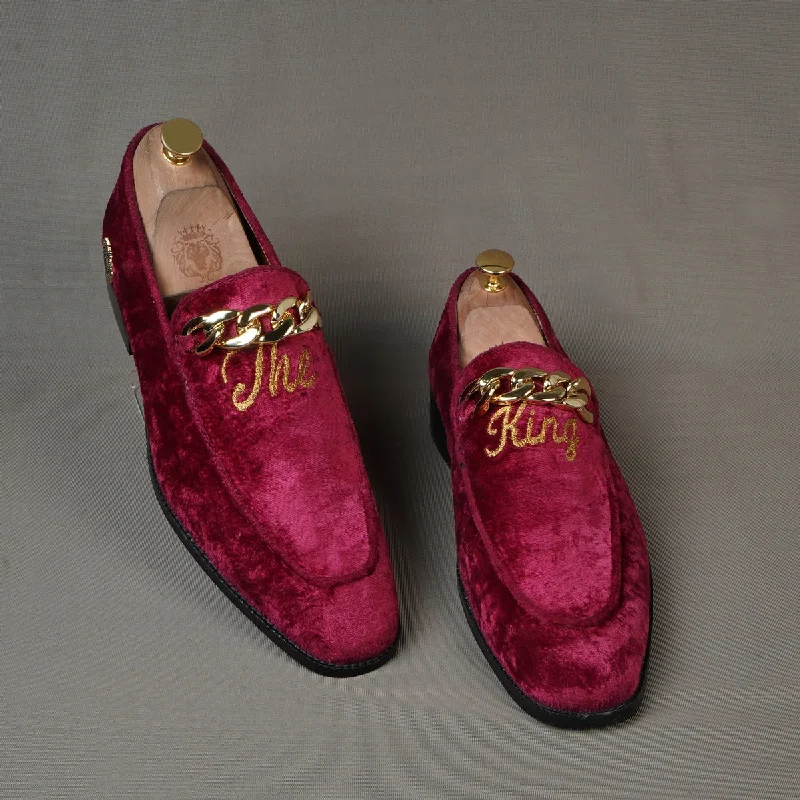 Unisex leather shoes formal white-Royal Embroidered 'The King' Crafted Initial With Gold Chain Maroon Velvet Slip-On For Men Brune & Bareskin