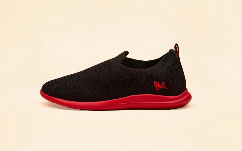 Men's casual shoes flexible white-Spotlight Slip Ons : Hale Black / Red Sole